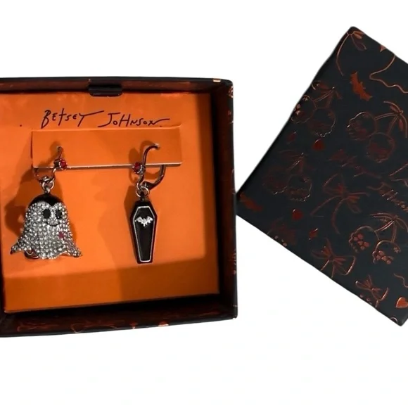 BETSEY JOHNSON Halloween Mismatch Crystal Ghost & Coffin Dangle Earrings NEW NWT - Picture 6 of 10